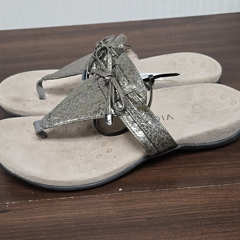 Vionic Size 8.5 Silver/Grey Faux Snakeskin Amaya Thong Sandals - Picture 2 of 6